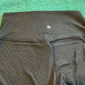 Black Lululemon, Geometric design, size 8